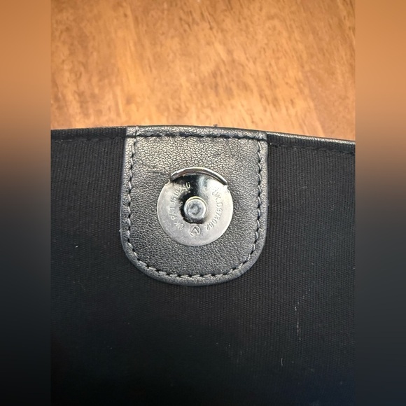 Fossil vintage Elegant Black Leather Crossbody Bag- some imperfections see pics - Picture 14 of 15